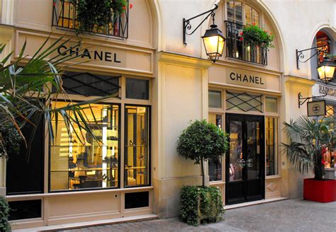 Shop Chanel 